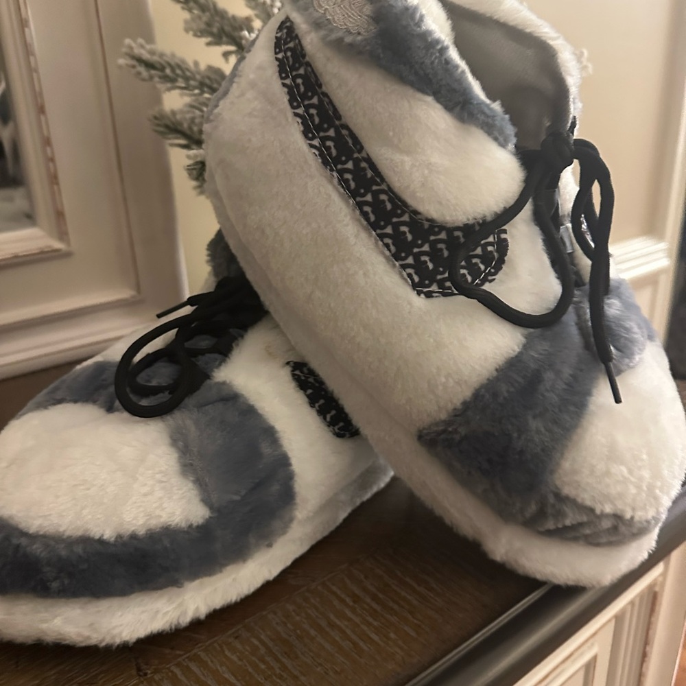 Nike cozy Fuzzy Slippers available in black/white or blue/white